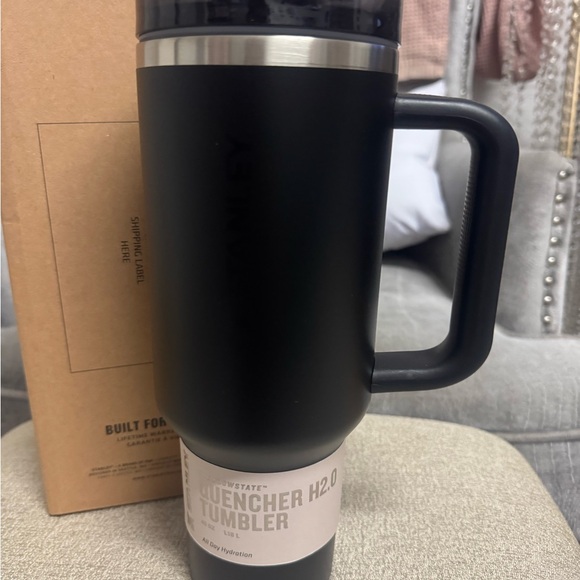 Stanley Matte Black 40oz Tumbler. New. - Picture 5 of 6